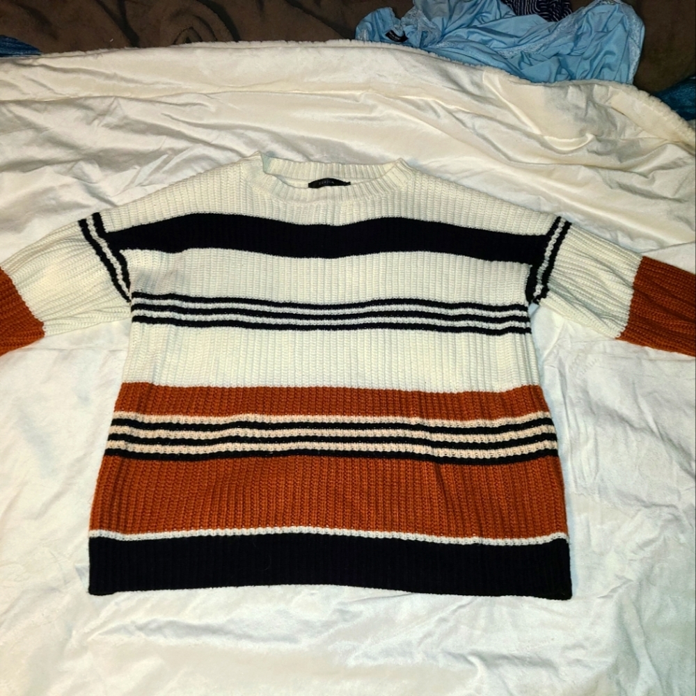 Striped Sweater - Perfect for fall